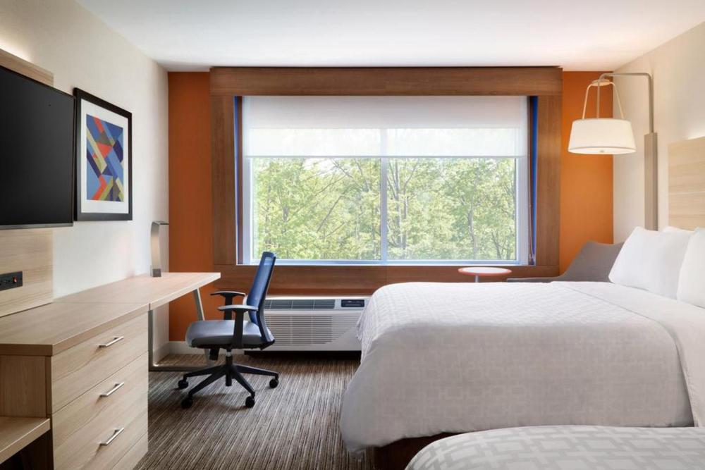 Standard Queen Room with Two Queen Beds interior