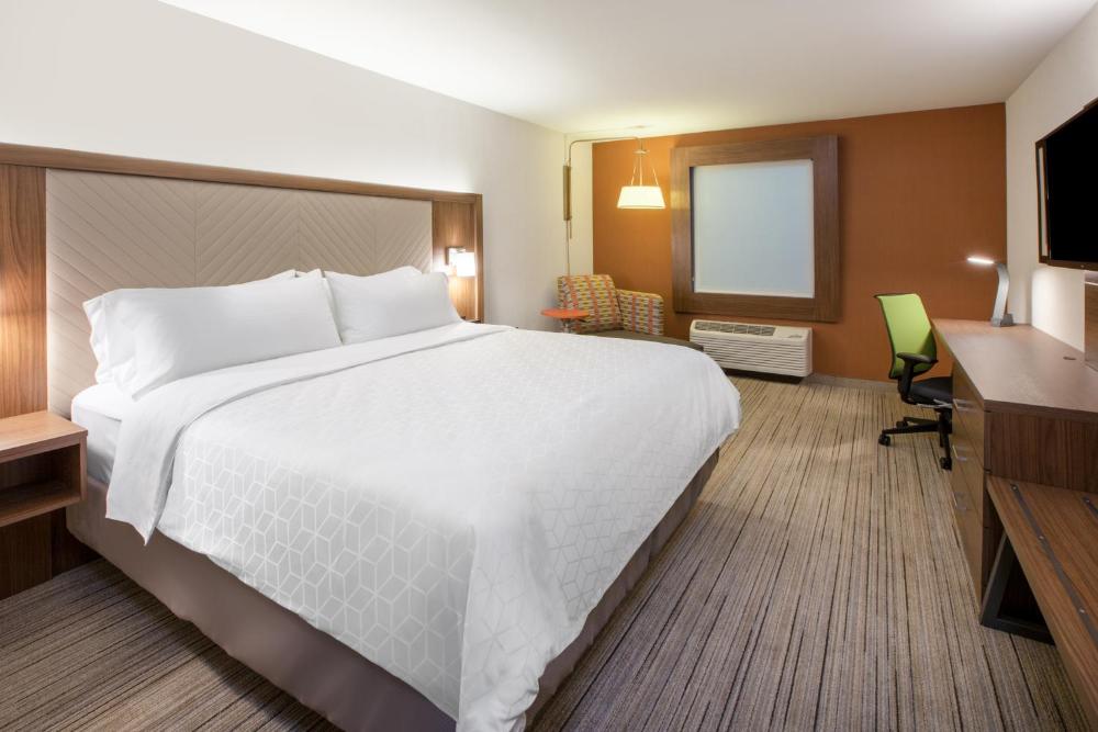 Standard King Room interior